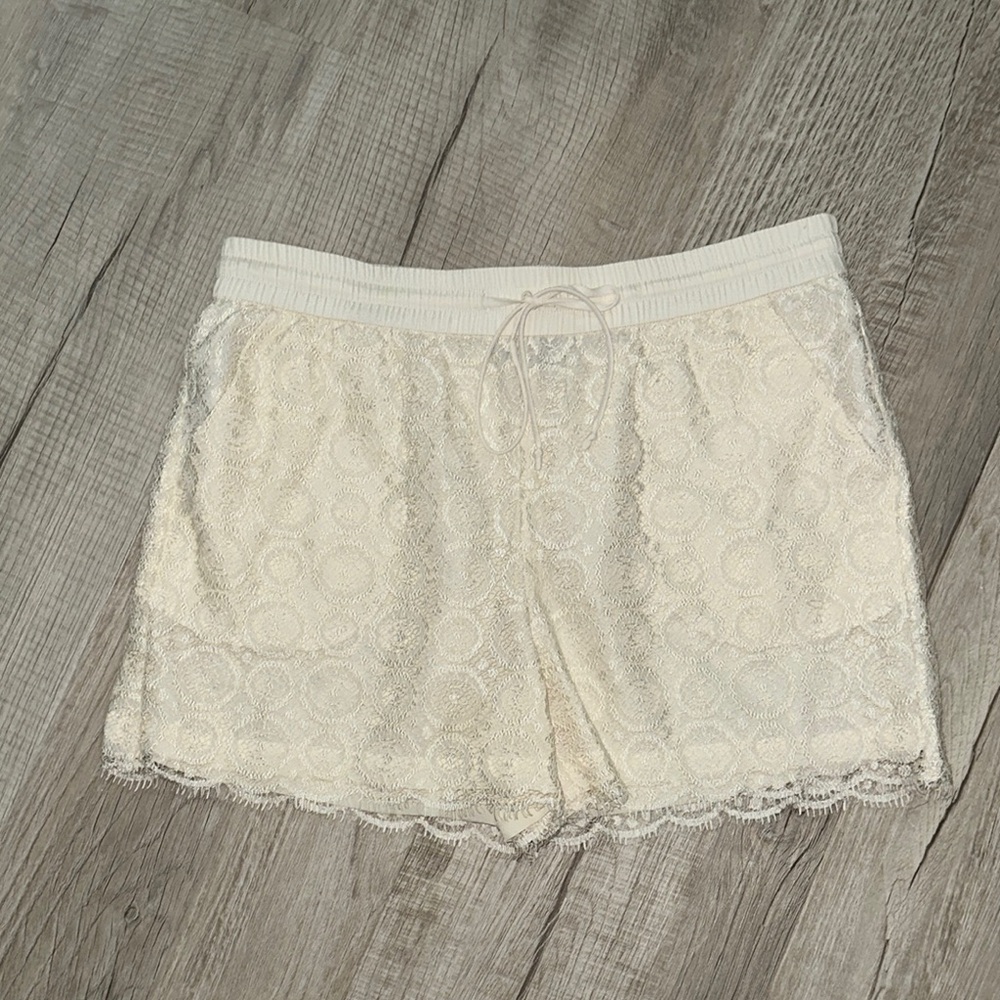Elegant Lace Cream Shorts with side pockets